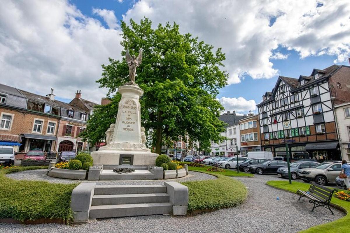 a statue in the middle of a city