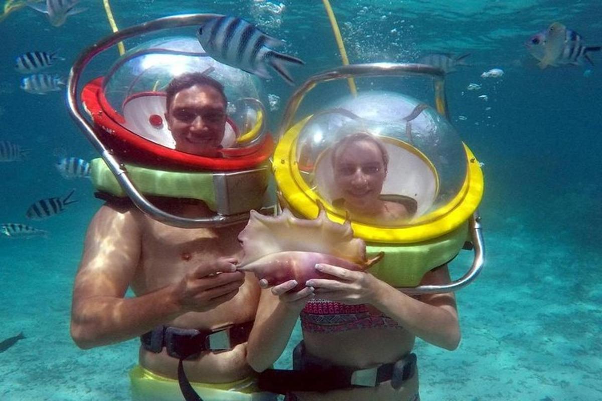 un uomo e una donna in acqua