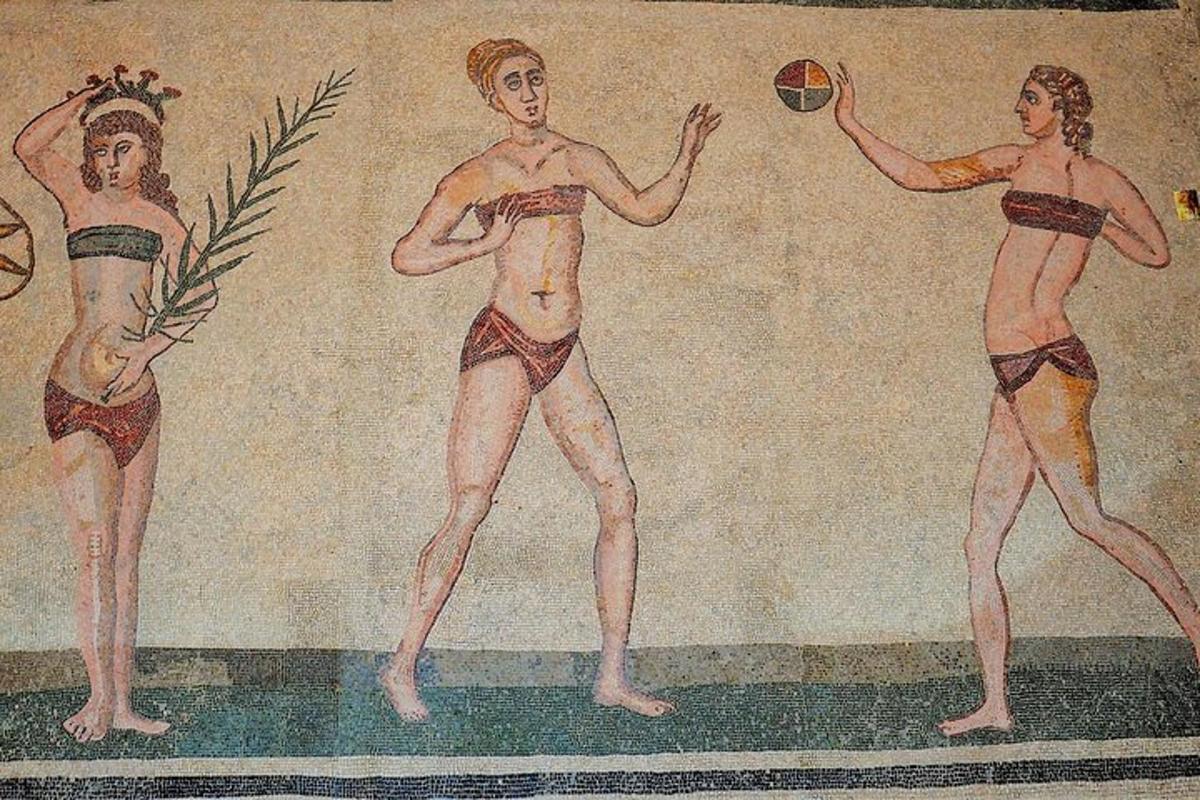 un dipinto murale raffigurante un uomo che gioca a basket