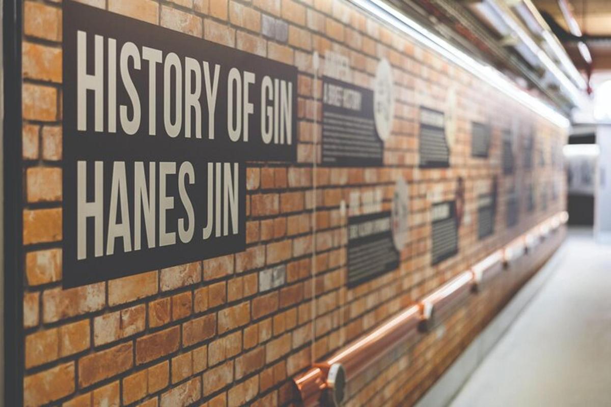 cihlová zeď s cedulí s nápisem historie Dunnamesettsetts