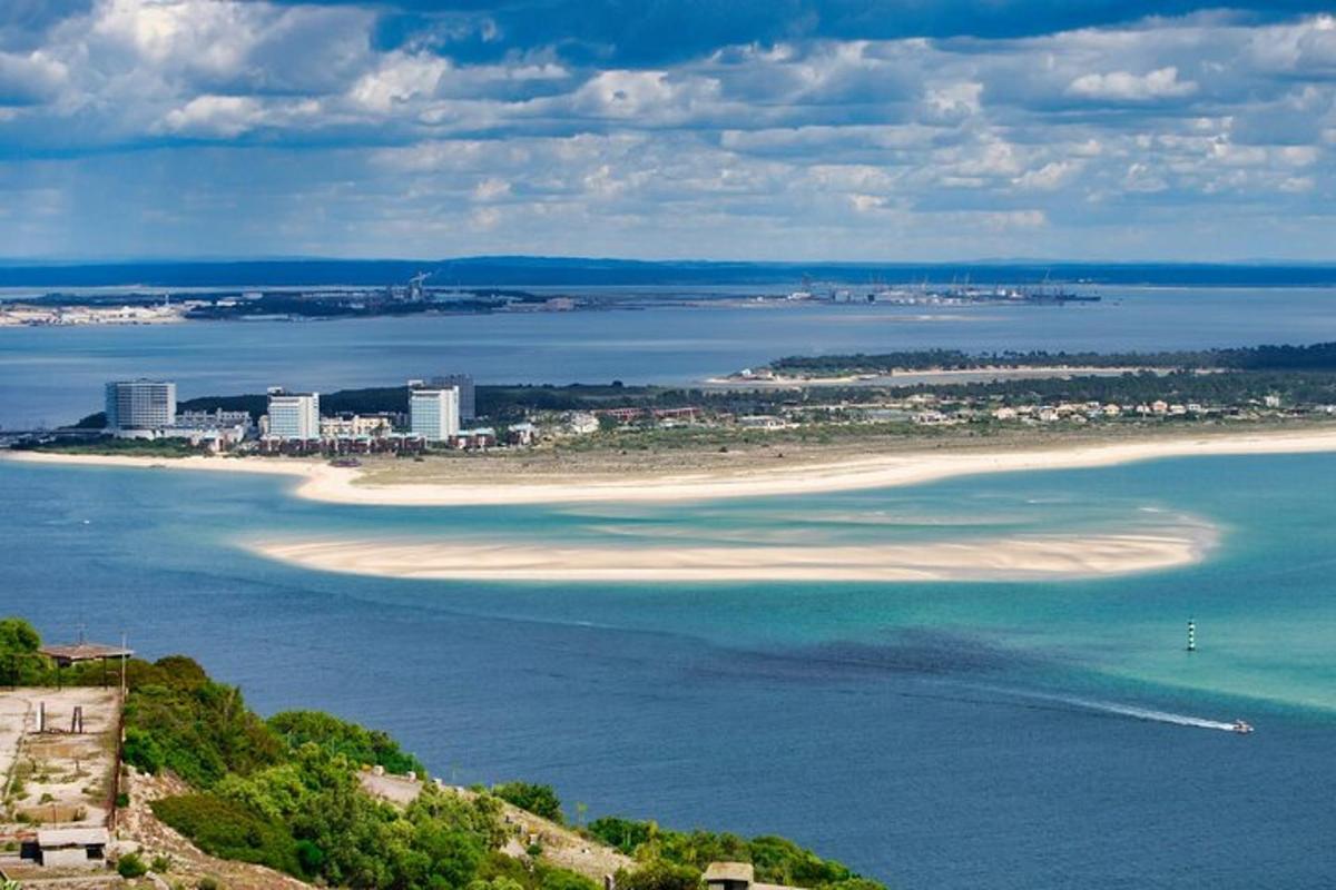 pemandangan udara pantai di dalam air