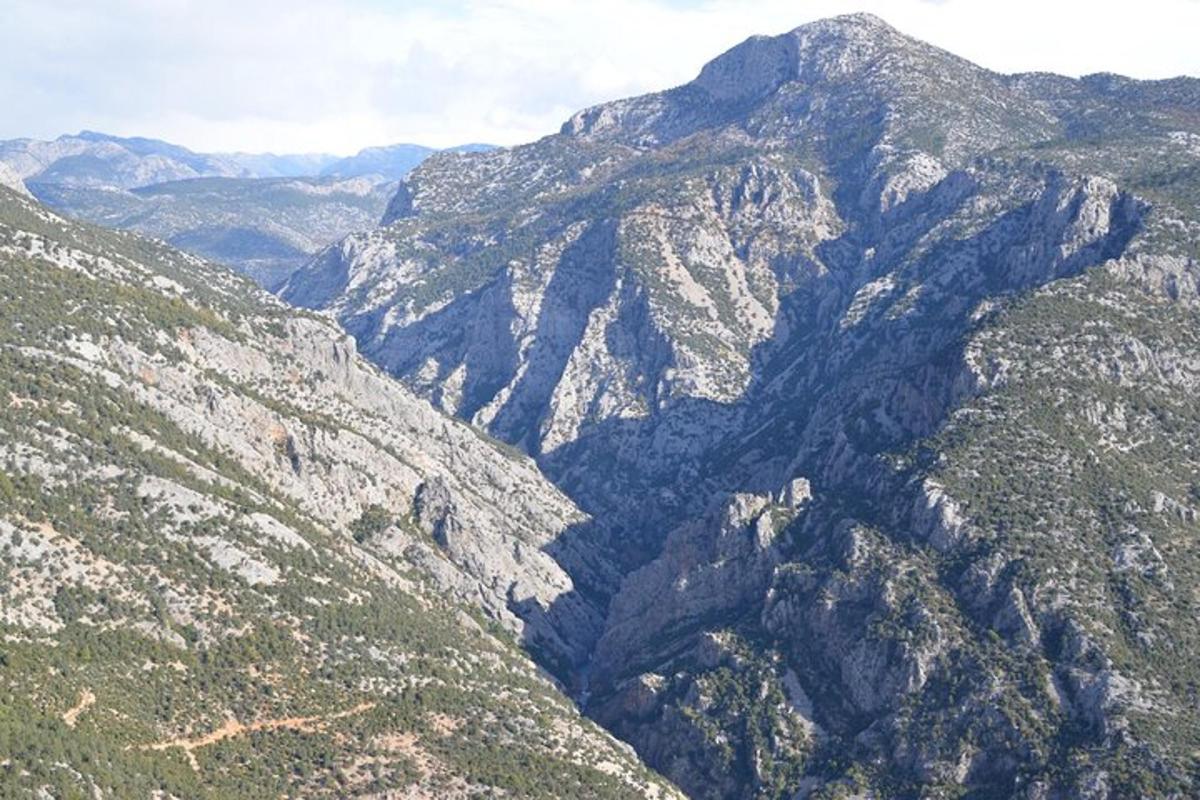 una vista aèria d'una serralada