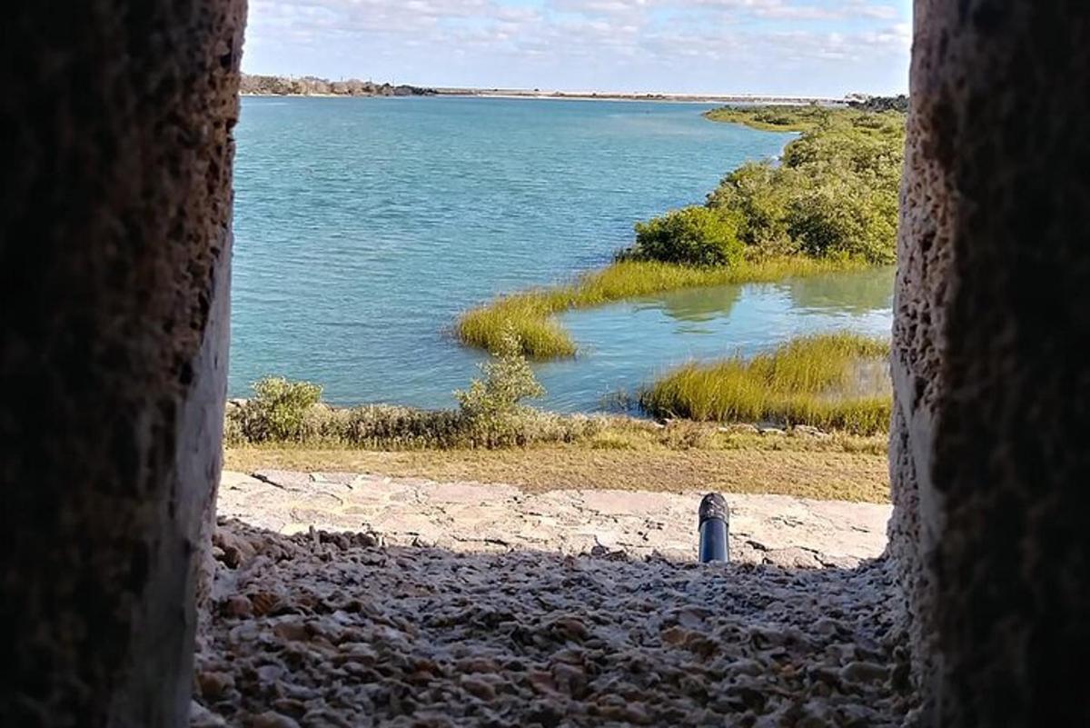 pohled na vodní plochu z okna
