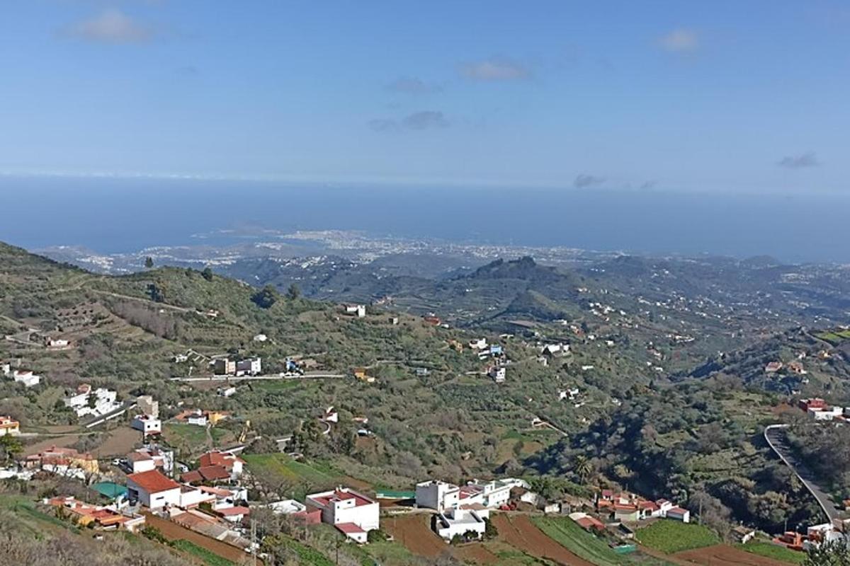 vista aèria d'un poble a la muntanya