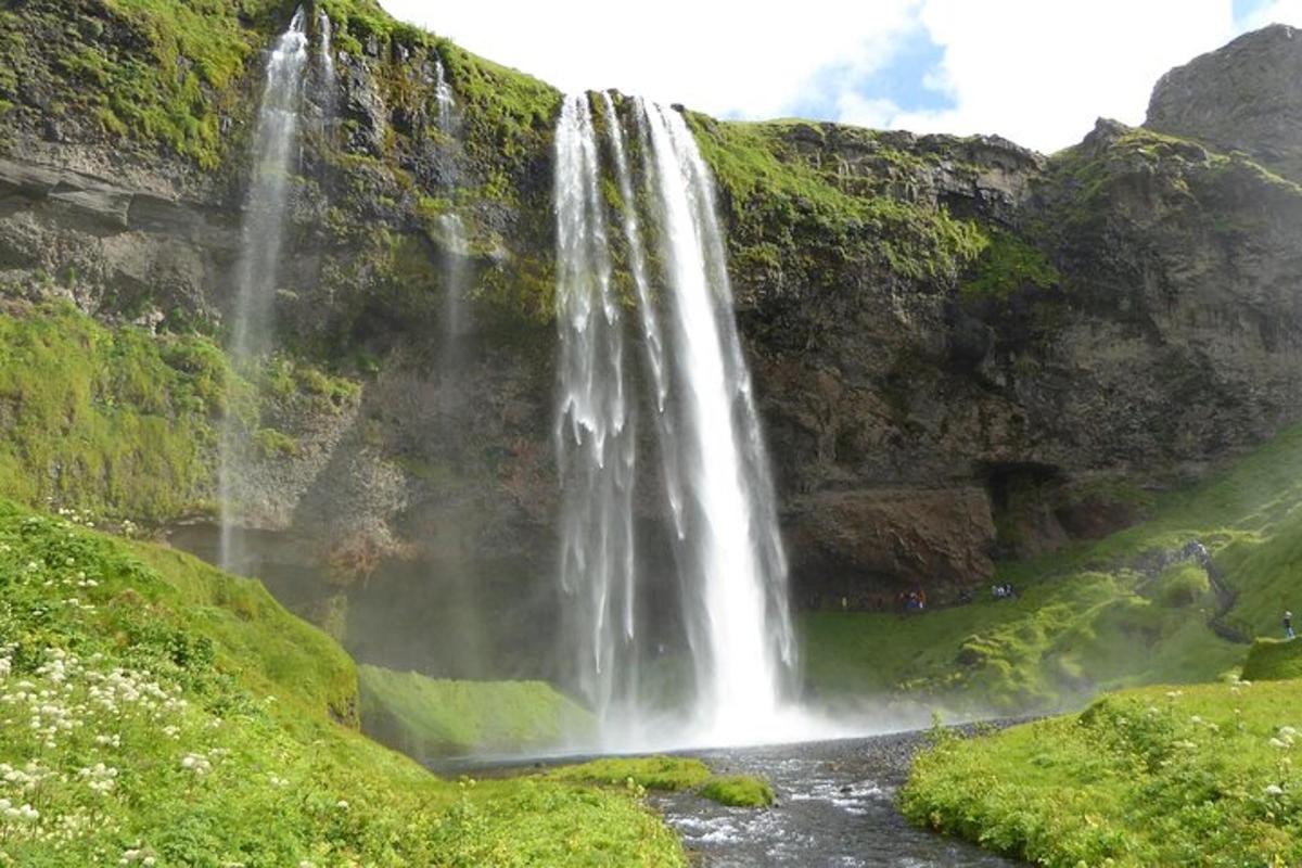 foss á fjallshlíð