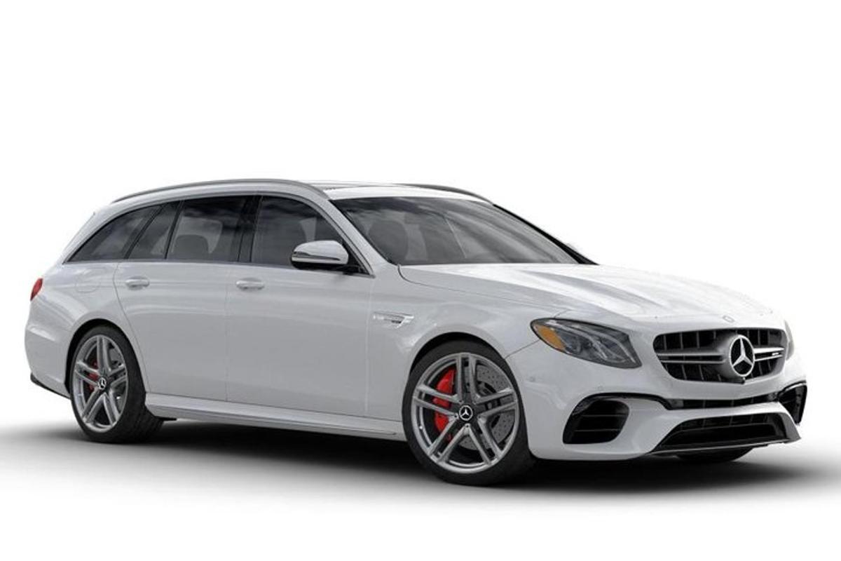 một chiếc Mercedes màu trắngsedescedescedescedescedescedescedescedes
