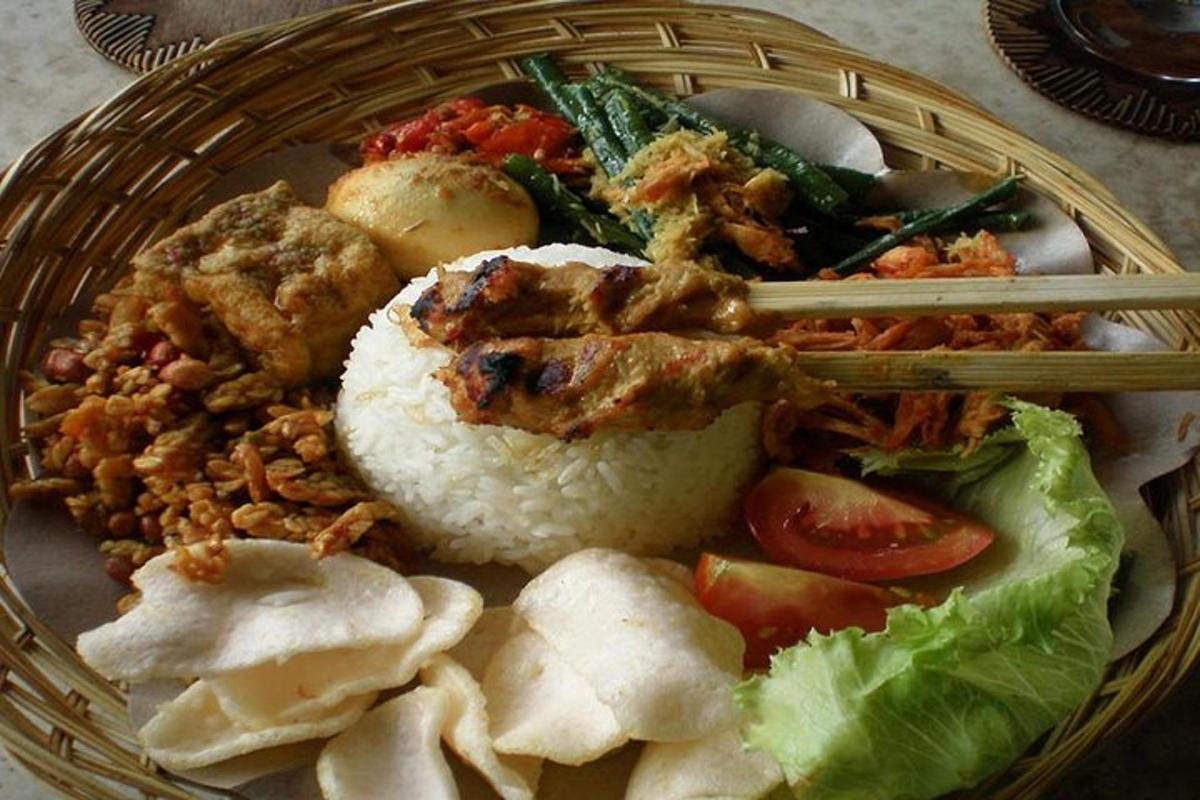 a plate of food with rice and meat and vegetables