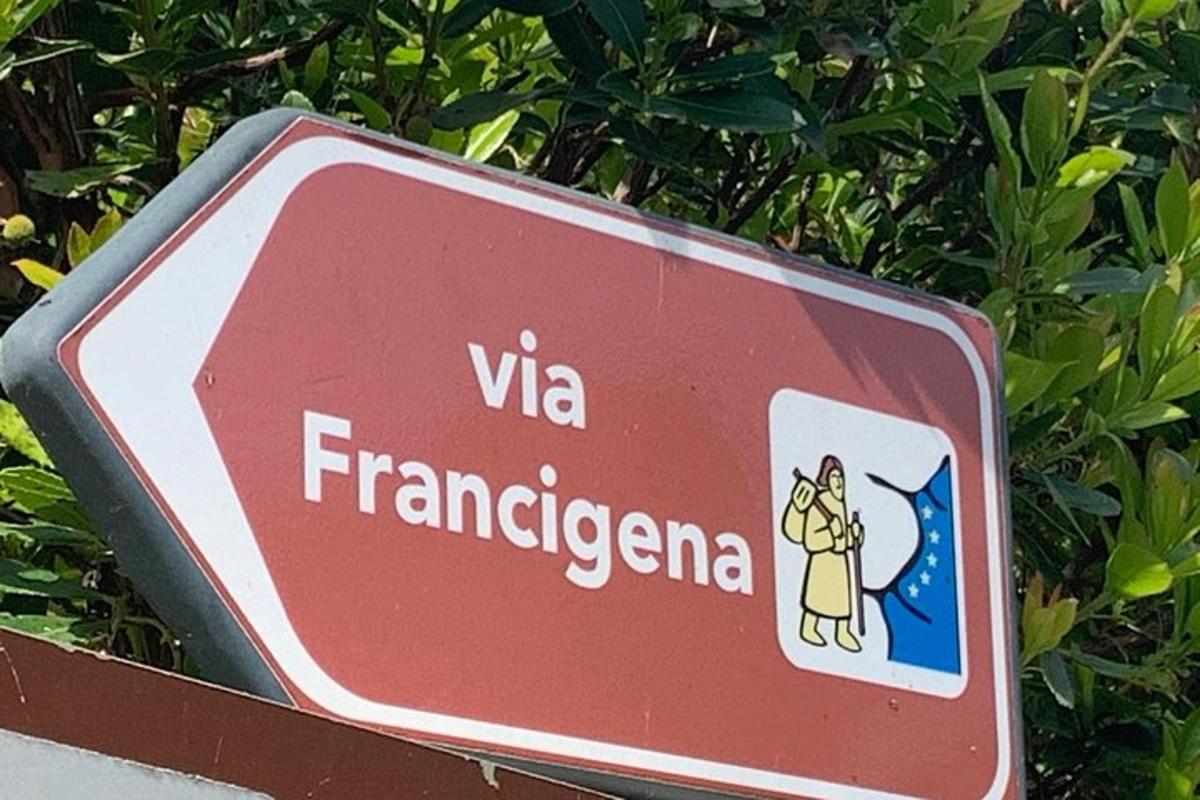 红色标志，上面写着 vla franca istg istg