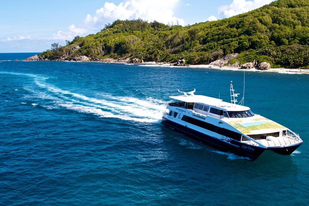 a boat traveling on the water near an island