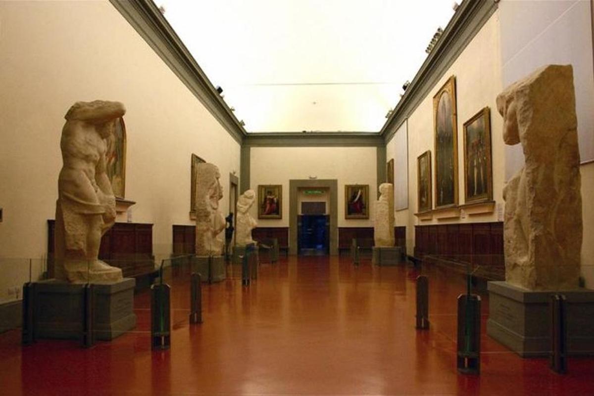 muuseum, mille ühes toas on väljas kujud