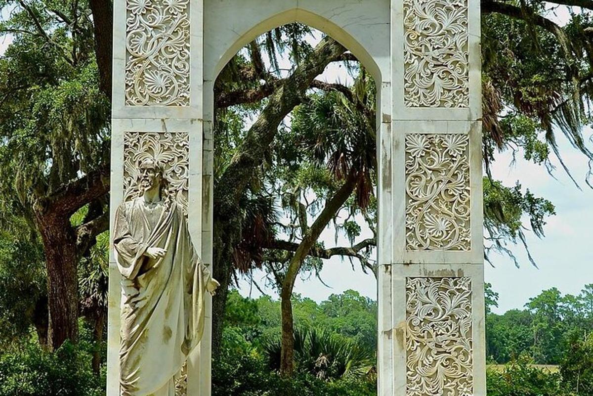 a statue of a woman in an arch way