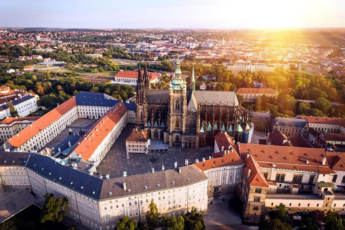 o vedere aeriană a orașului Brașov