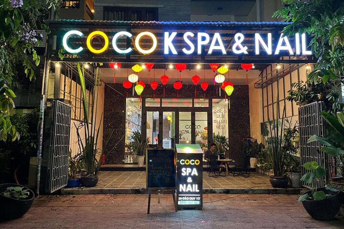 restavracija z napisom cocos sidxarma in nakupovalni center