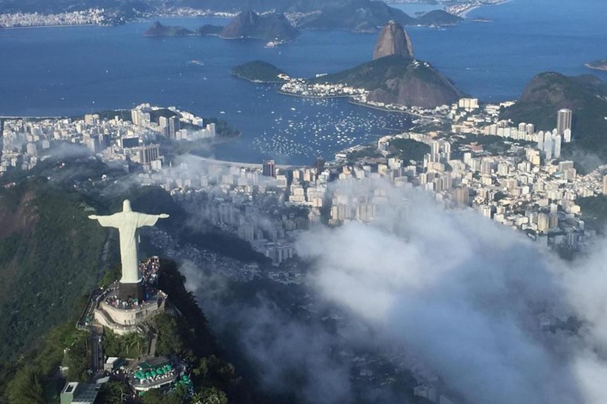 een luchtfoto van Christus de Verlosser in de stad