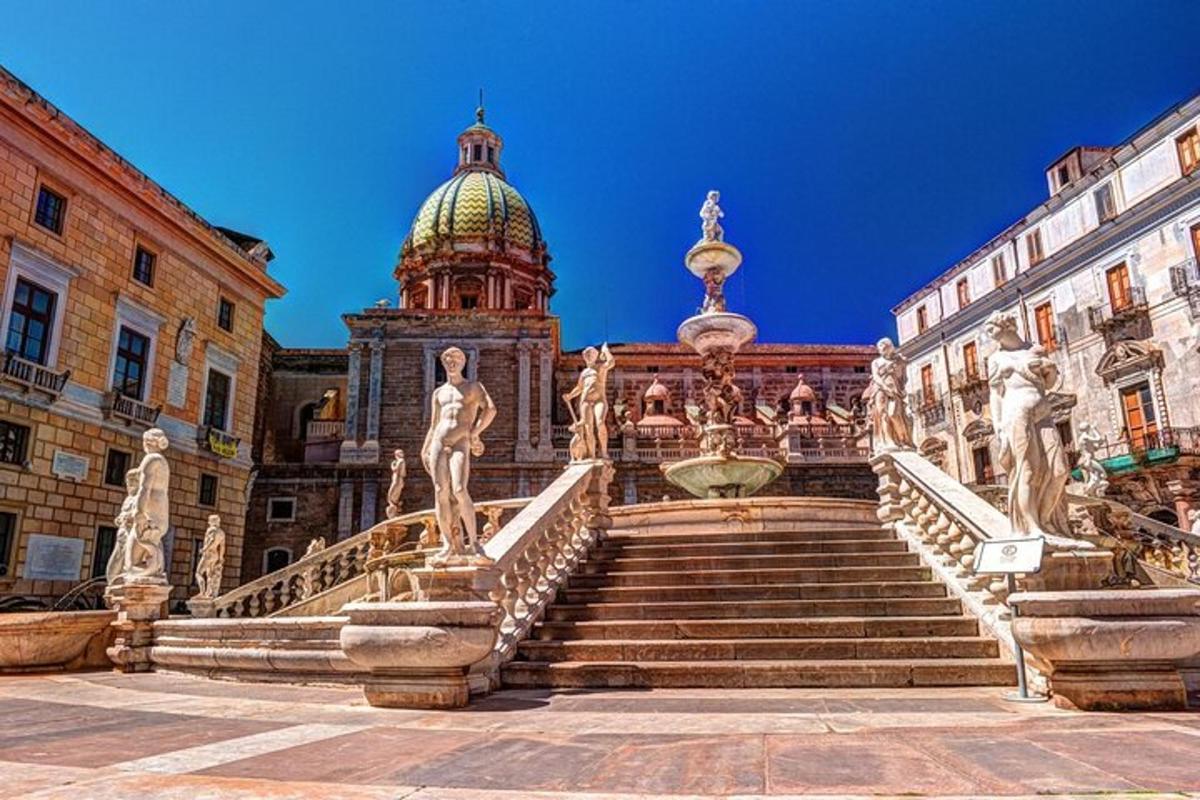 un edificio con una fontana e scale con una cupola