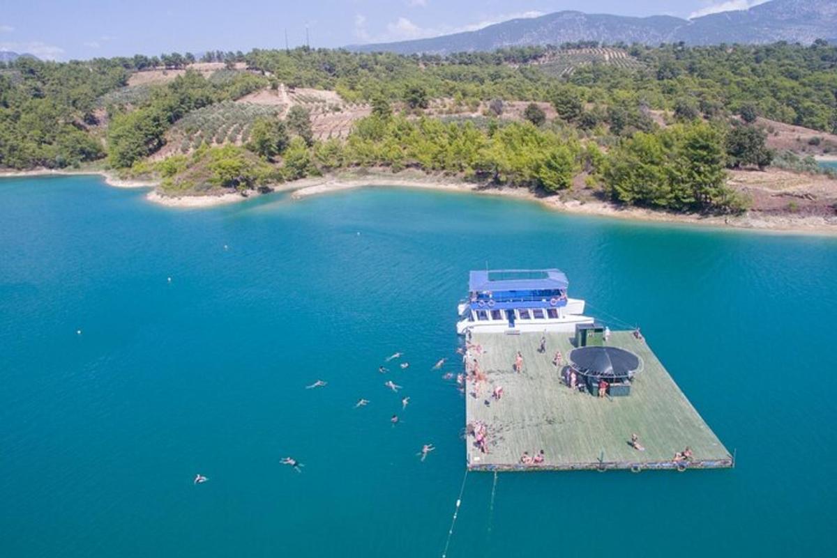 una illa al mig d'una massa d'aigua