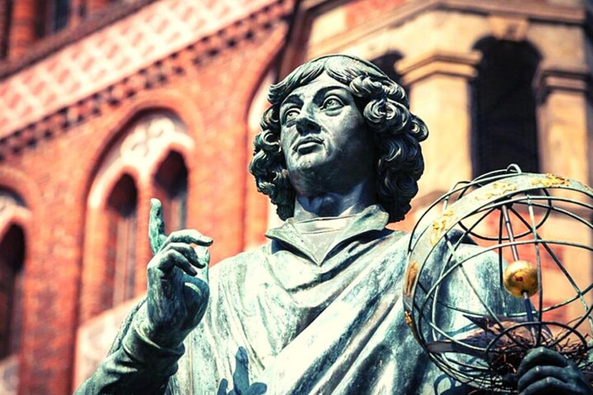 a statue in front of a building with