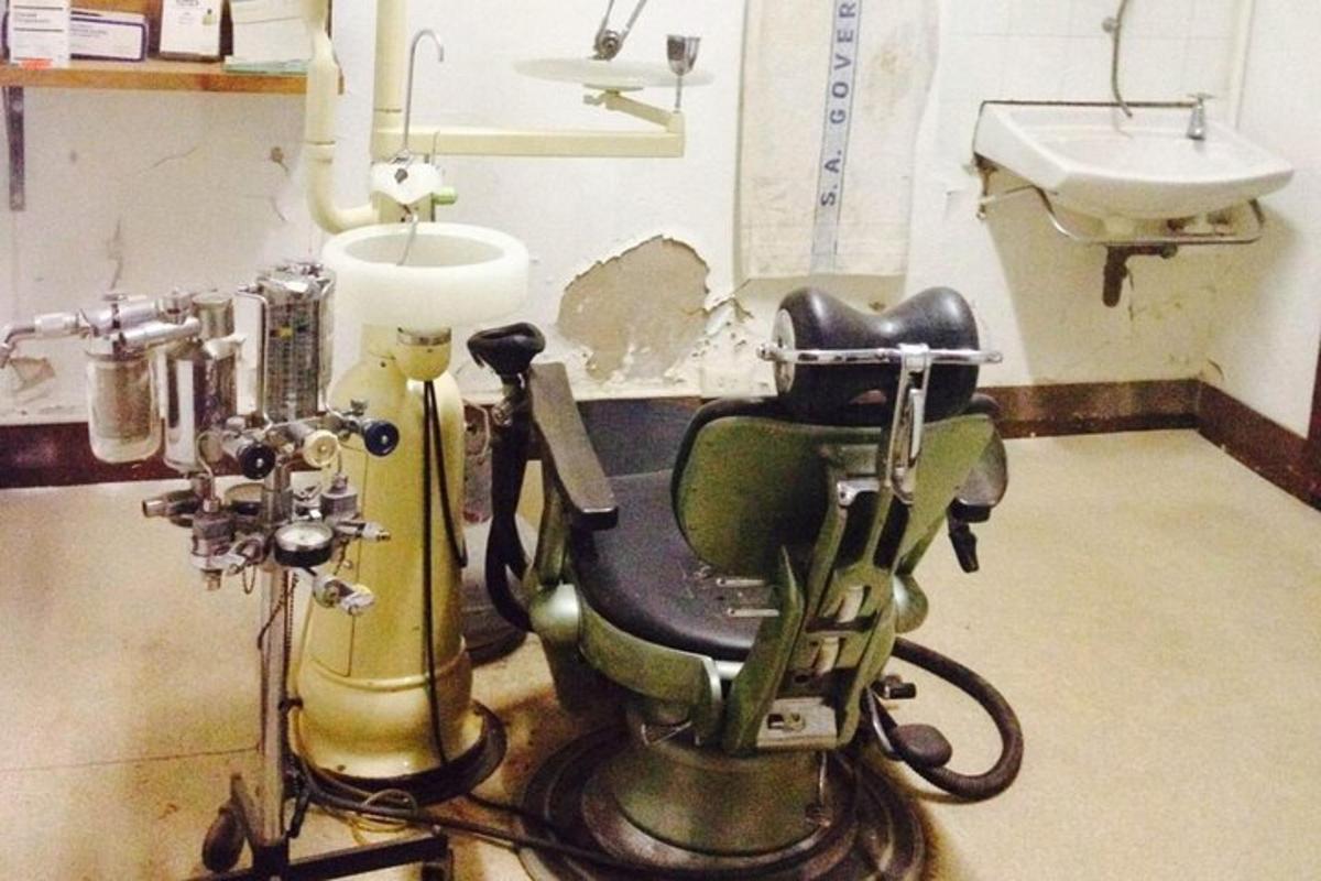 a sewing machine and a sink in a room