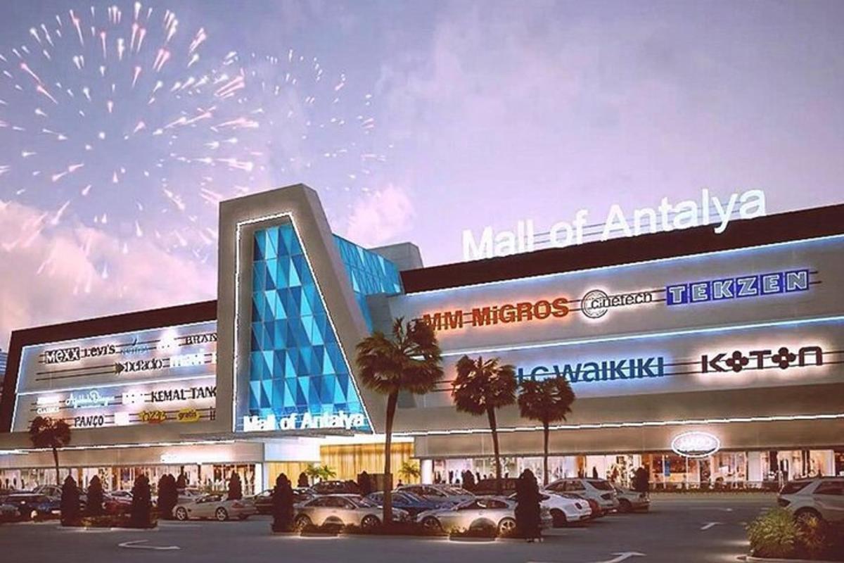 vykreslení obchodního centra Mall of America s ohňostrojem