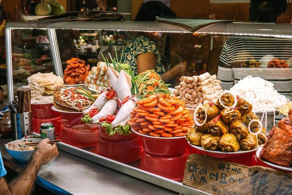 một màn trình diễn cà rốt và các loại rau khác trong một khu chợ