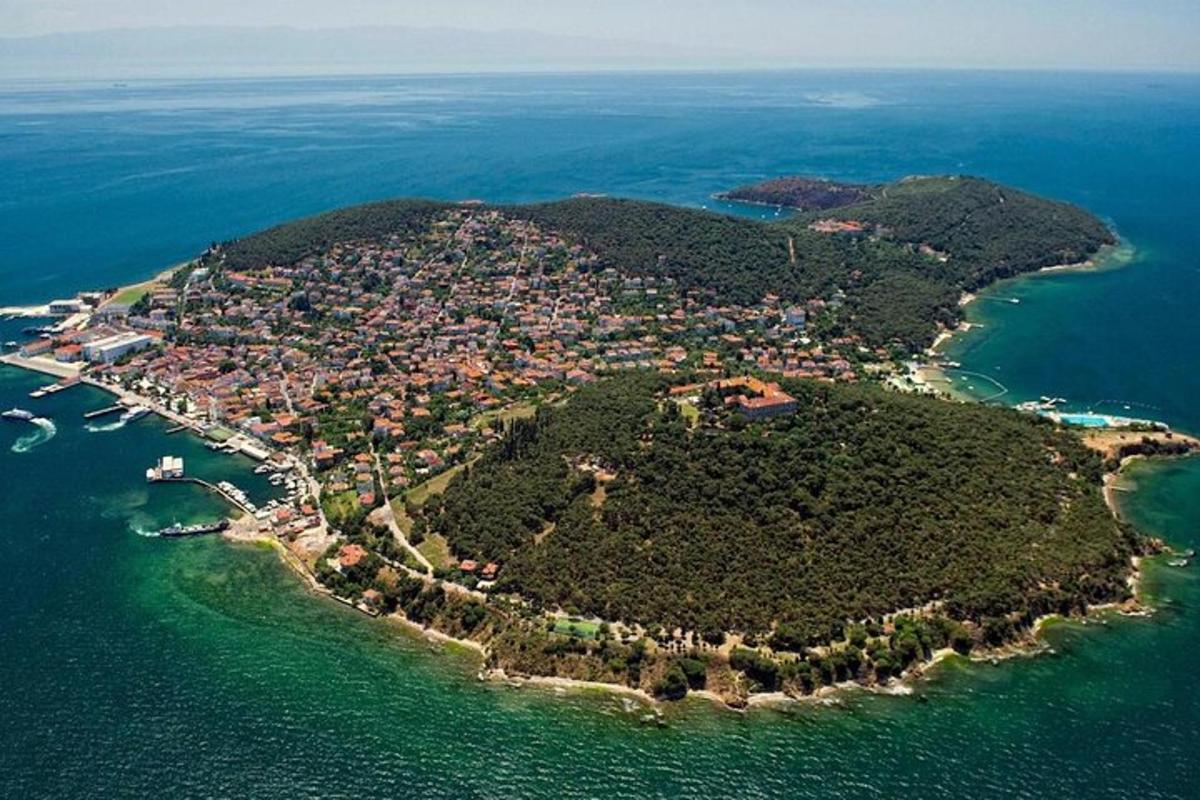 ostrov uprostřed vody