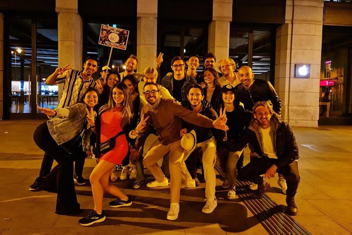 grupp inimesi, kes poseerivad pildi jaoks