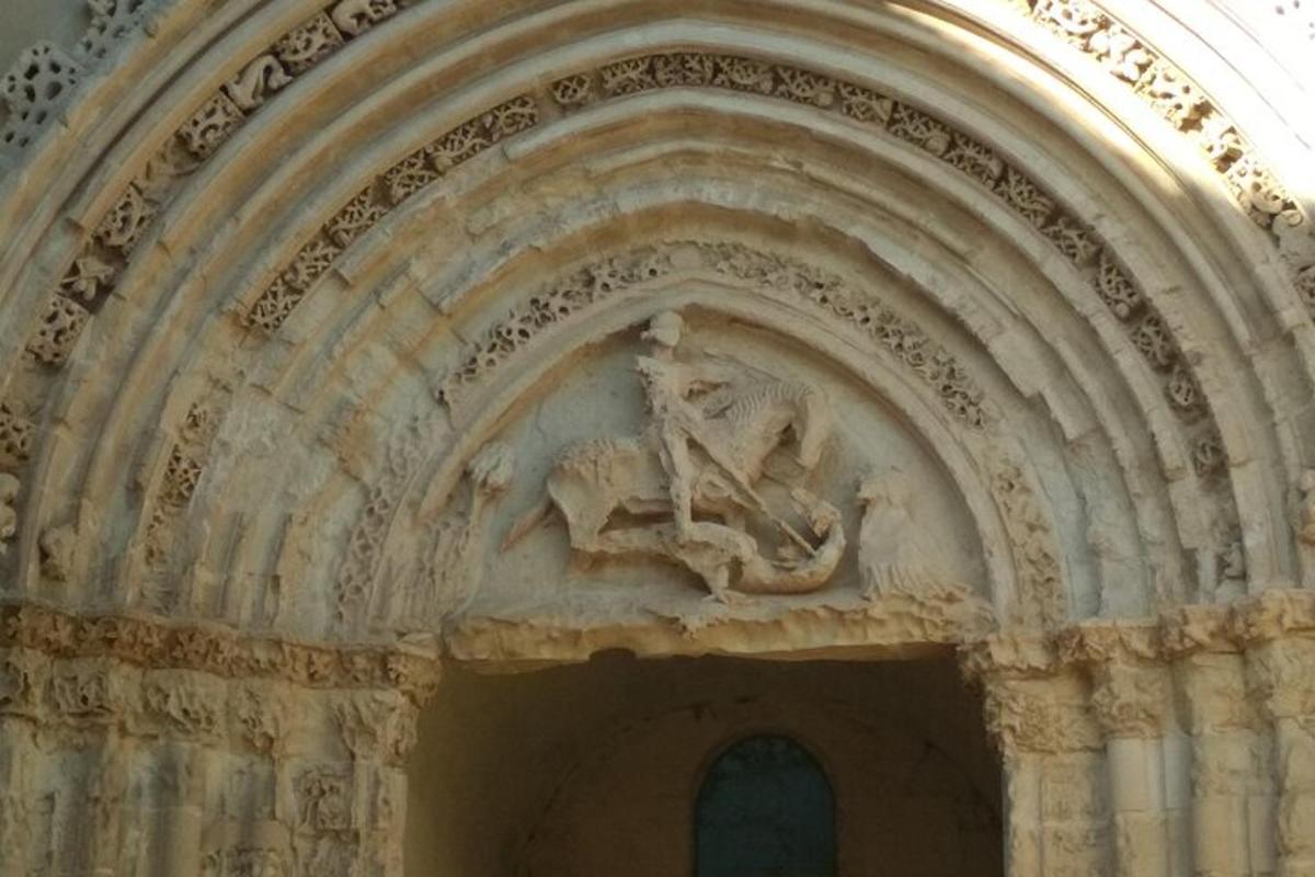 a statue of an elephant on the side of a building