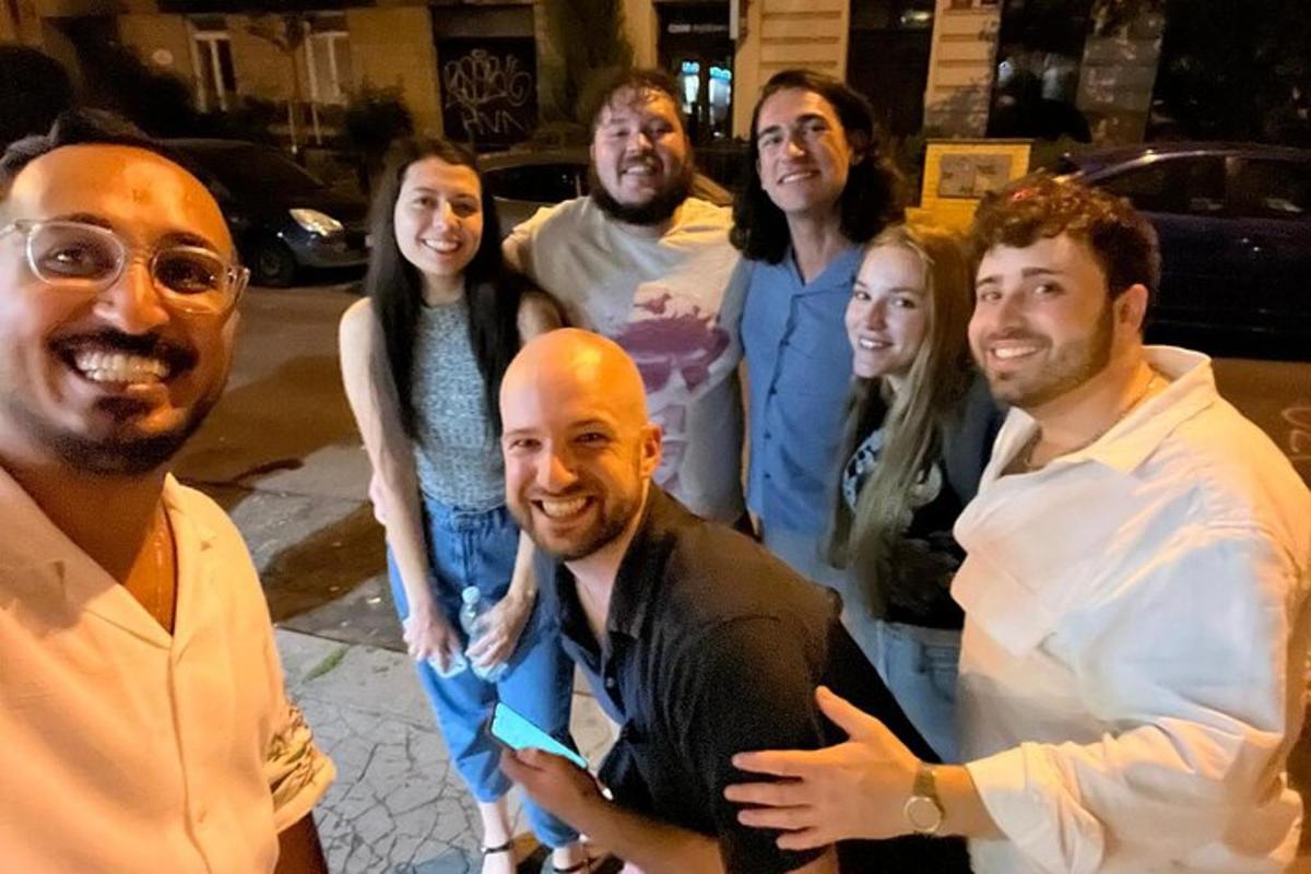 grupp inimesi, kes poseerivad pildi jaoks