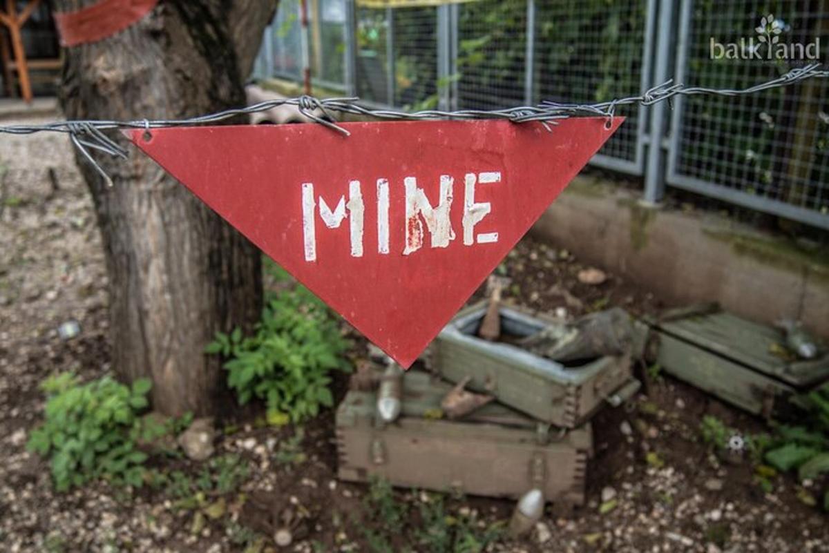 puu küljes ripub punane silt sõnaga "minu"