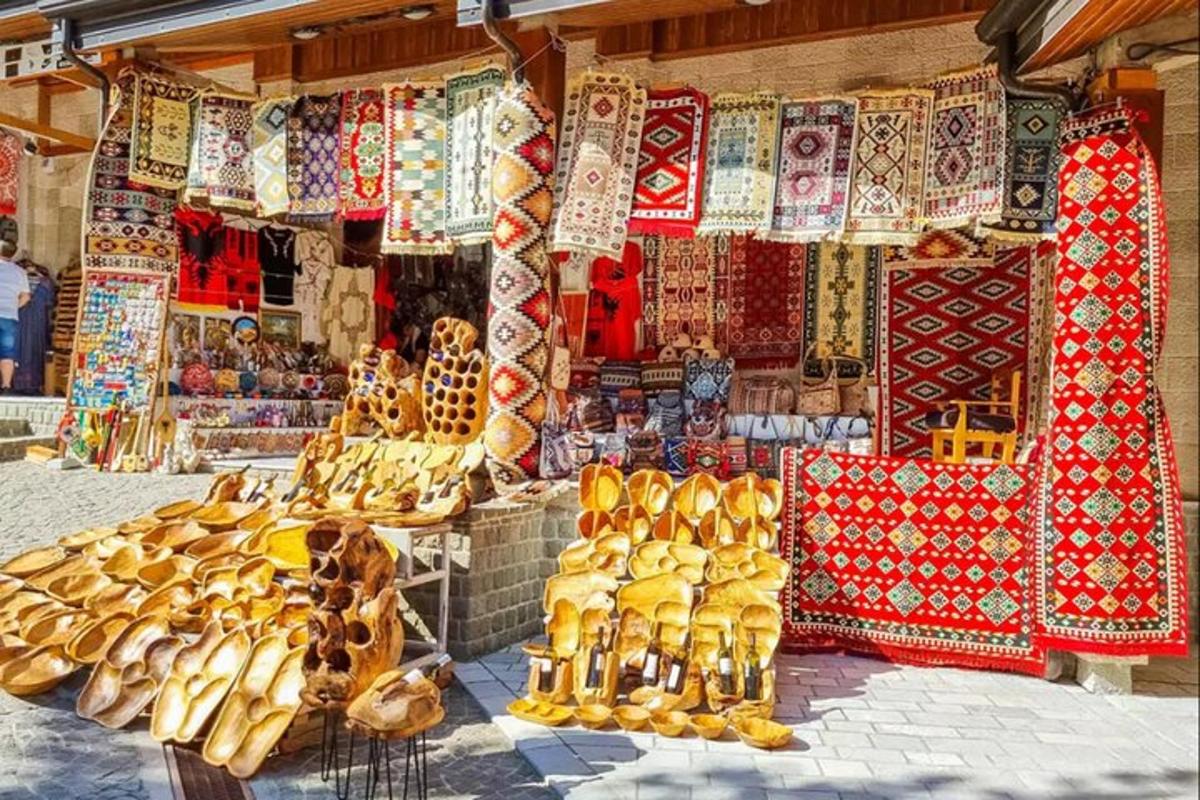 un negozio pieno di tanti tipi diversi di pane