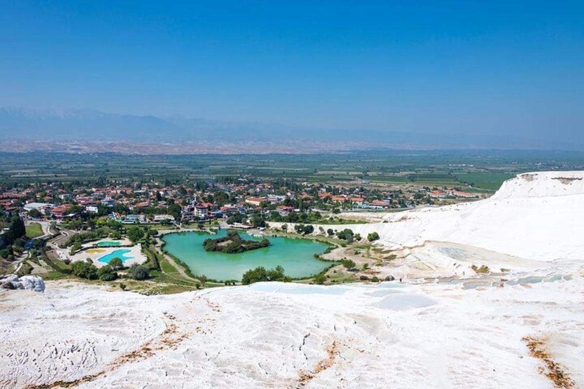 pogled z vrha zasnežene gore