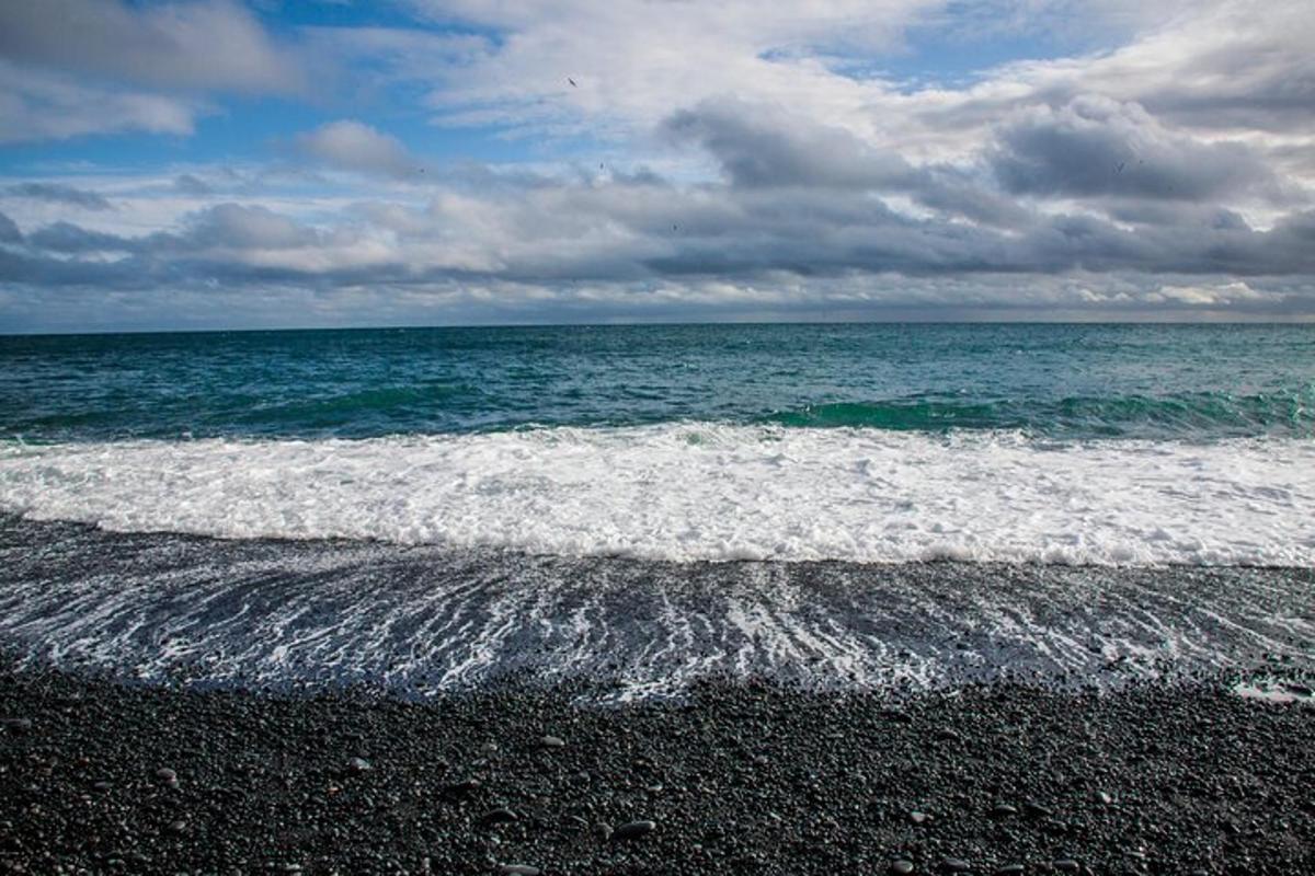 海と波のあるビーチ