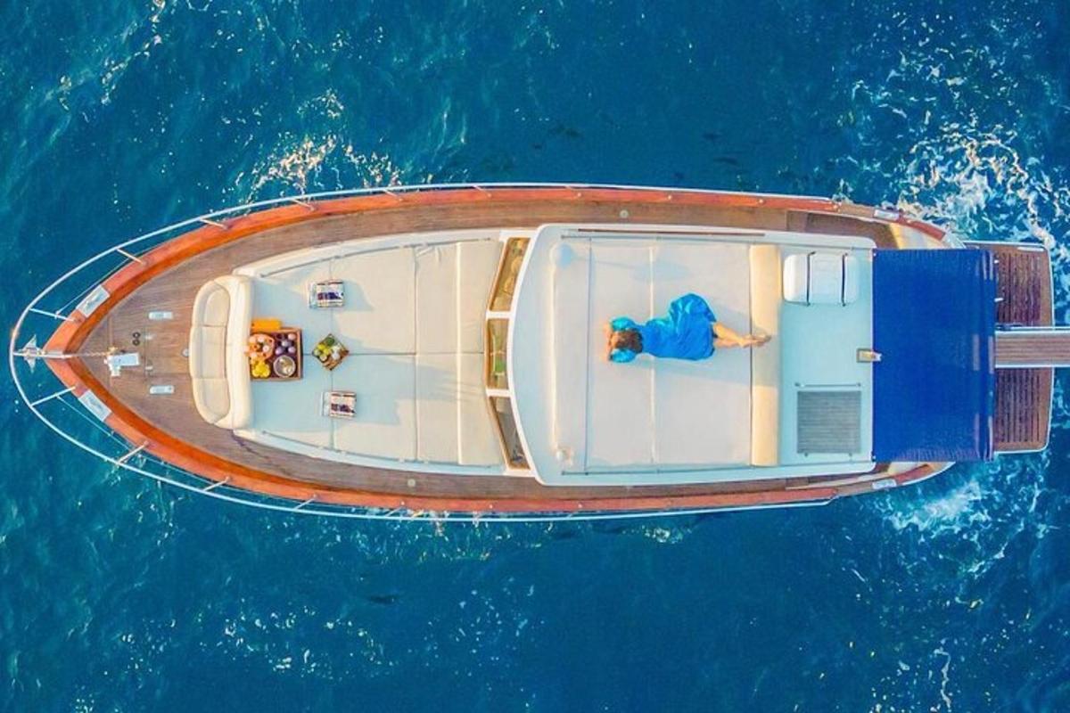 an overhead view of a boat in the water