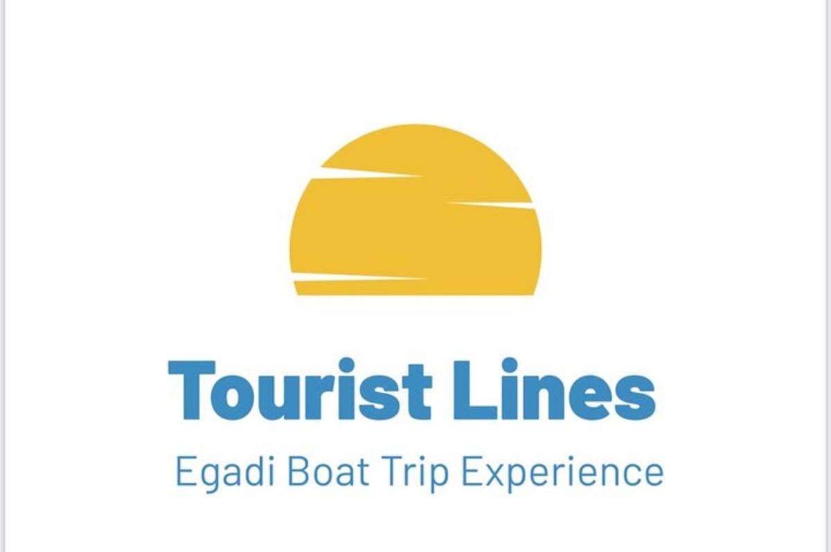 um capacete amarelo com o texto linhas turísticas conta experiência de viagem de morcego