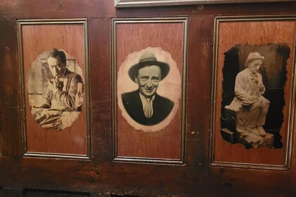 μια ομάδα εικόνων ανθρώπων σε έναν τοίχο