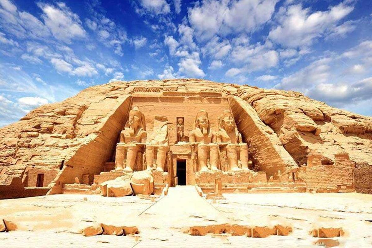 o vedere a templului Abu Simbel