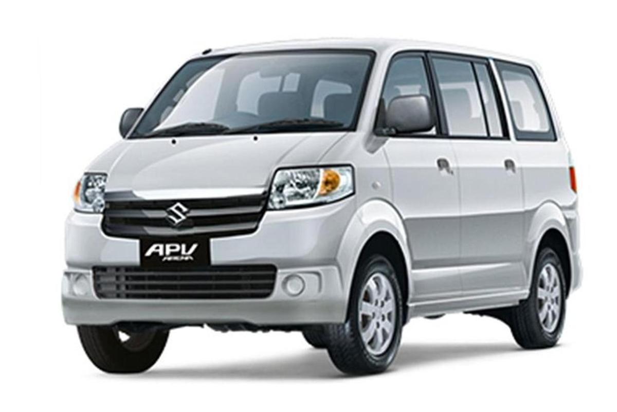 zaparkované bílé Mitsubishi Xpander