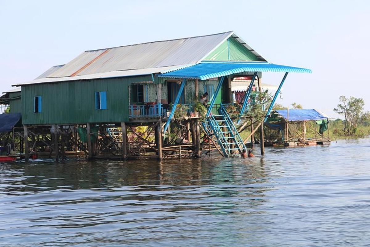 una casa en un moll a l'aigua