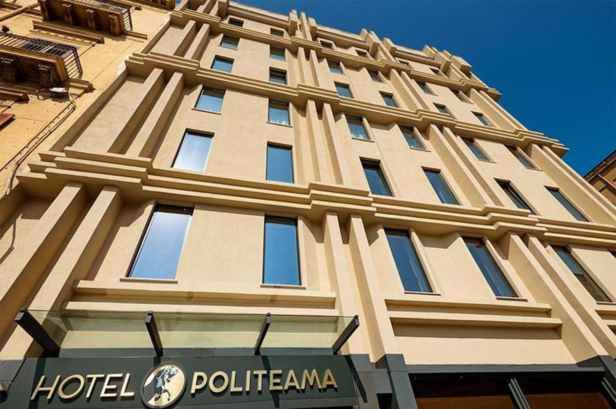 vysoká budova s nápisem hotel Polliliana před ní