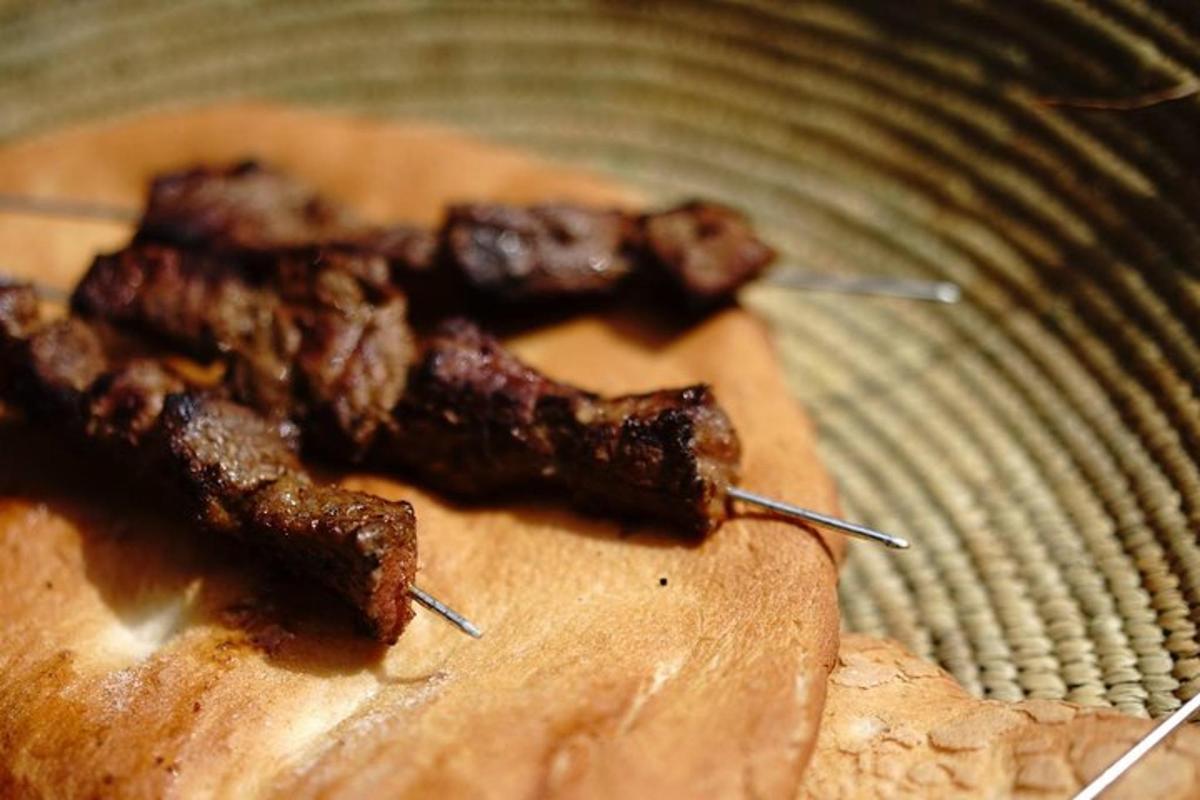 木砧板上的两块肉