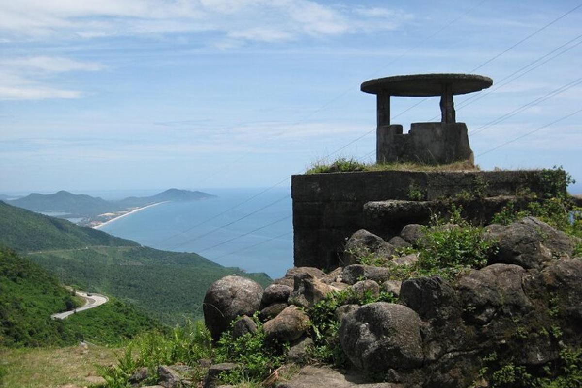 một đống đá trên đỉnh núi