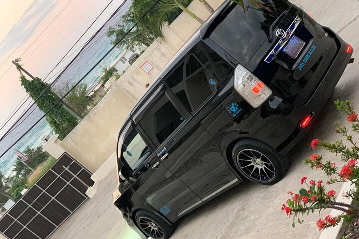 maja ees pargitud auto