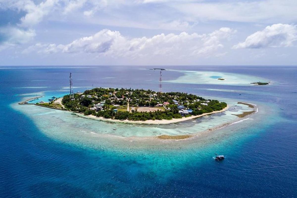 una isla en medio del océano
