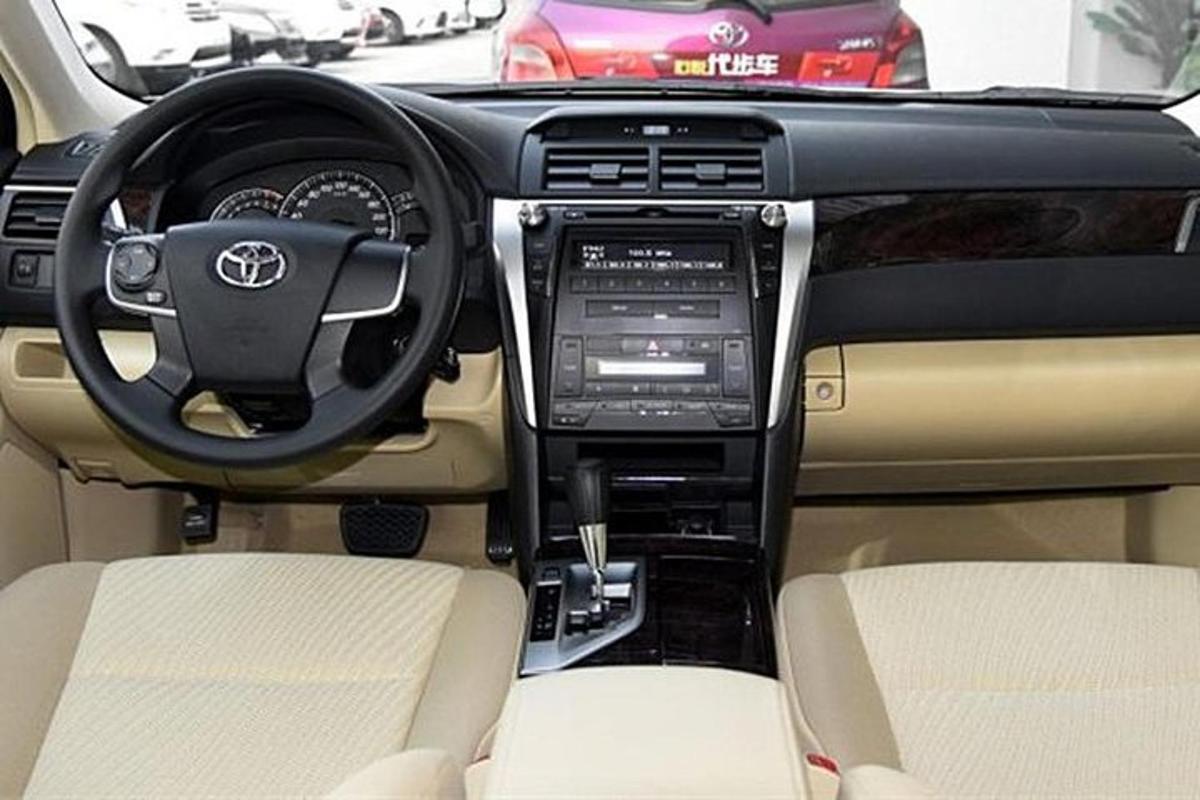 pogled na notranjost avtomobila Toyota Fortuner