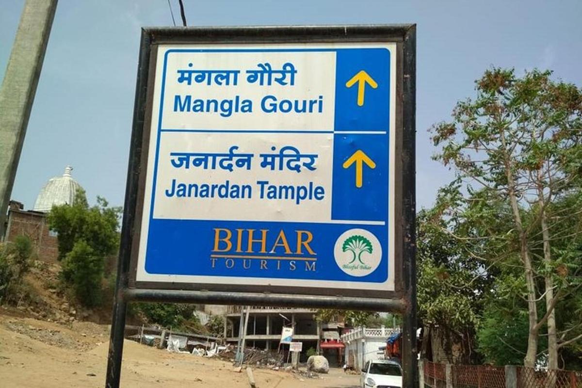 ein Straßenschild in einer Fremdsprache