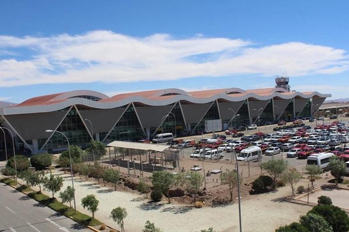 a large building with cars parked in a parking lot