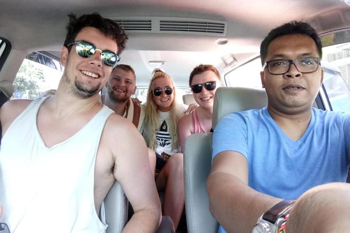 un gruppo di persone sedute in un furgone