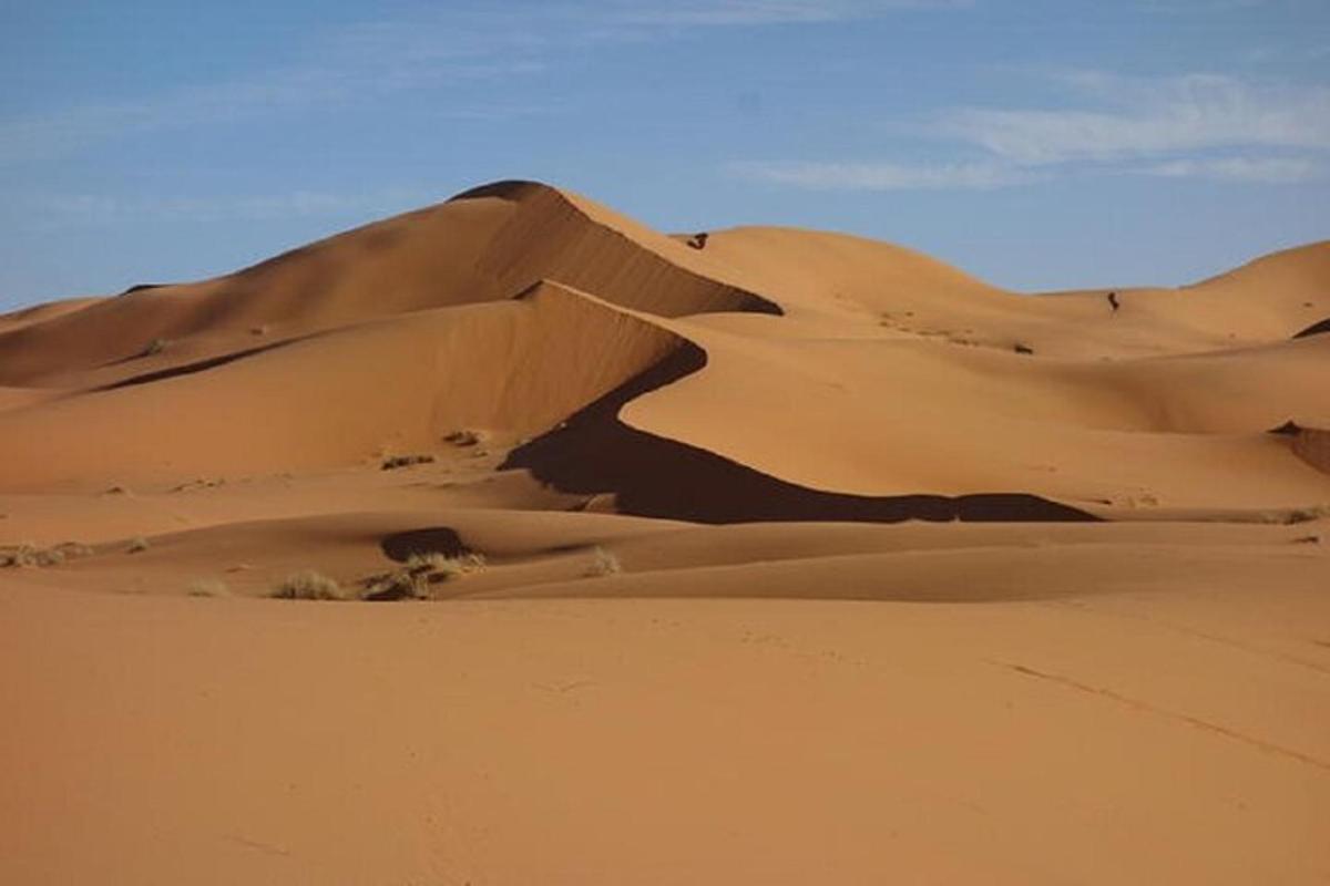 een hoop zand in de woestijn