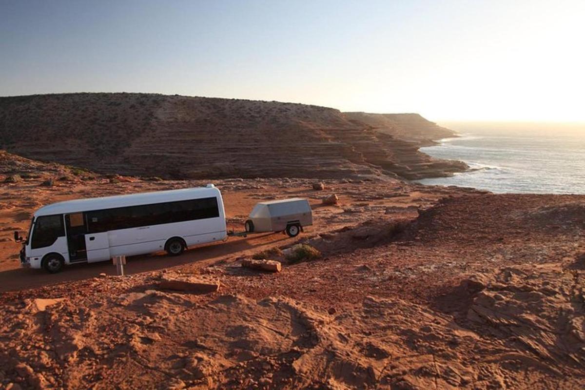 buss, mis on pargitud ookeaniäärsele teele