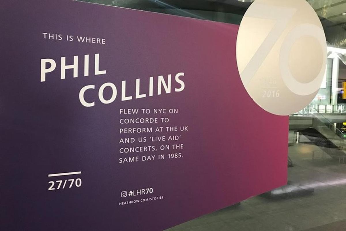 cedule s nápisem Hill Collins na zdi